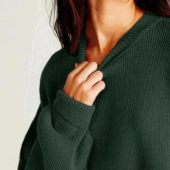 Green Casual Women's Mock Neck Drop Shoulder Split Hem Sweater - Picture 4 of 4